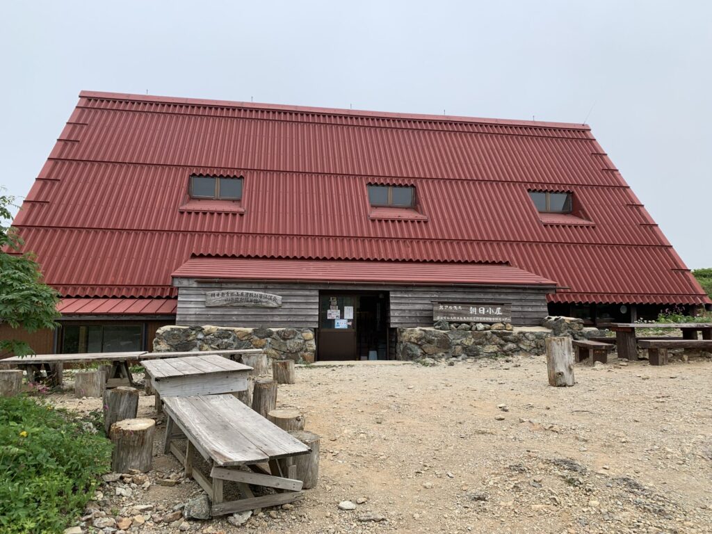 朝日小屋 外観
いつか泊まりたい山小屋です