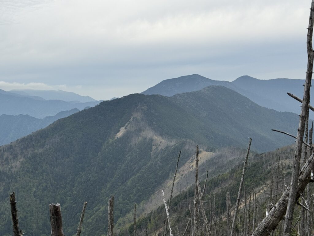 画面中が破風山。上に木賊山→甲武信ヶ岳