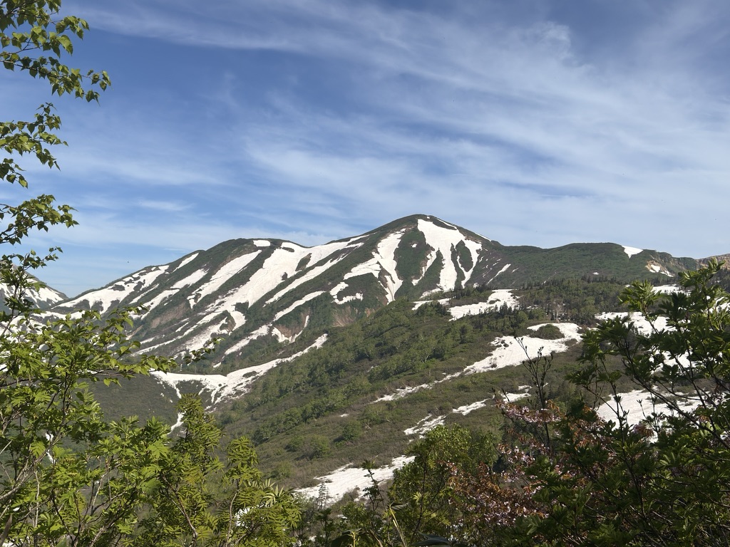 雪がしっかり残る火打山
