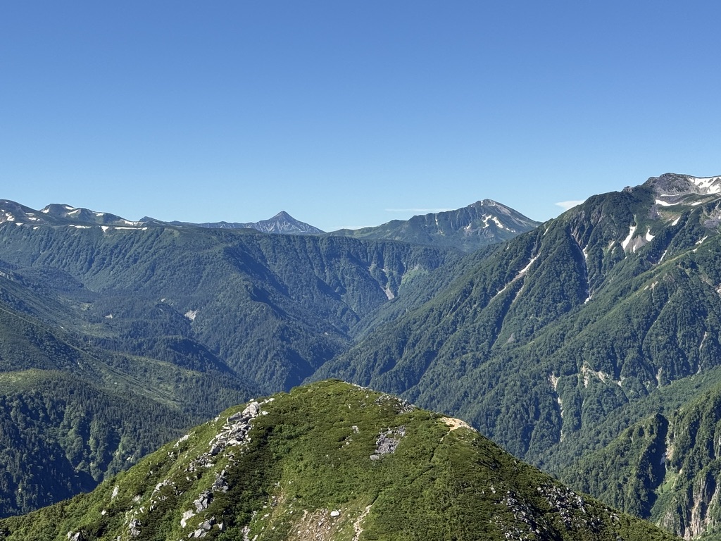 笠ヶ岳と黒部五郎岳(越中沢岳山頂付近で撮影)