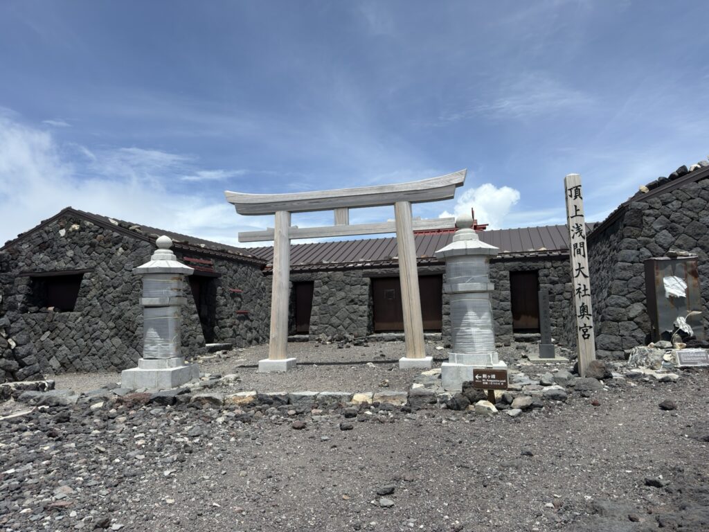 浅間神社奥宮 社務所はやってませんでした