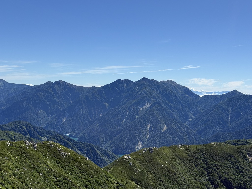 スバリ岳と針ノ木岳(写真中央)(越中沢岳山頂で撮影)
