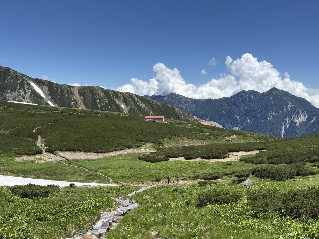 五色ヶ原山荘に向かう木道 近くなってきた〜 スキップしたくなる♪(鳶山〜五色ヶ原の間で撮影)
