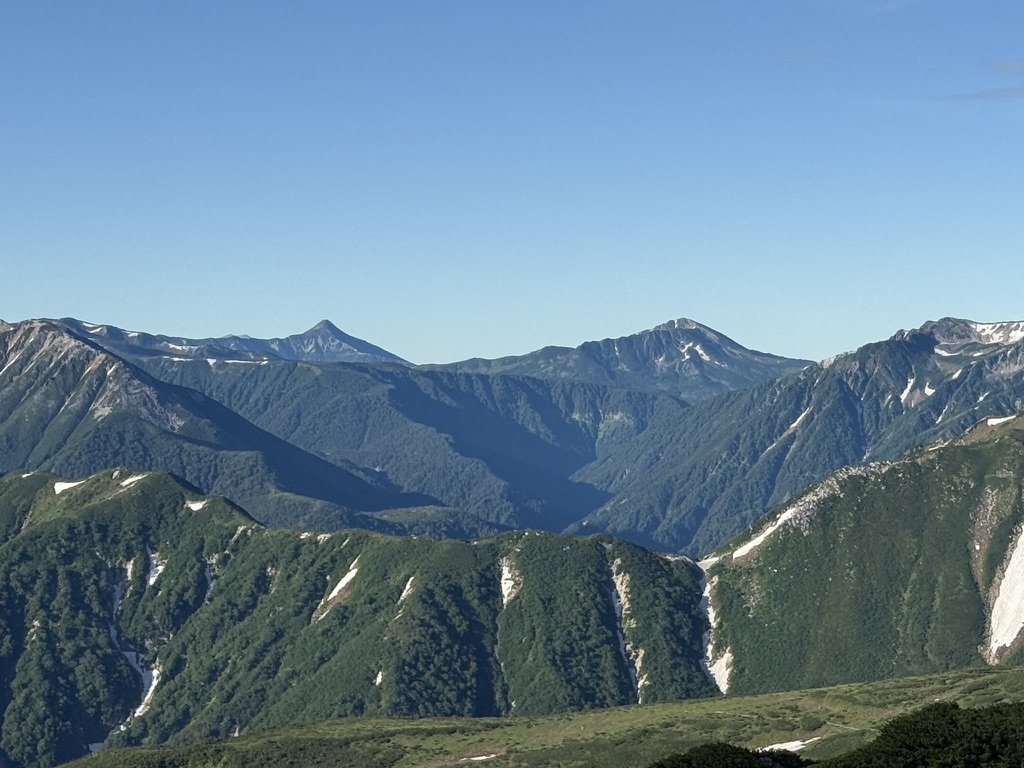 笠ヶ岳と黒部五郎岳 ほんっとにいい天気!!(獅子岳山頂で撮影)