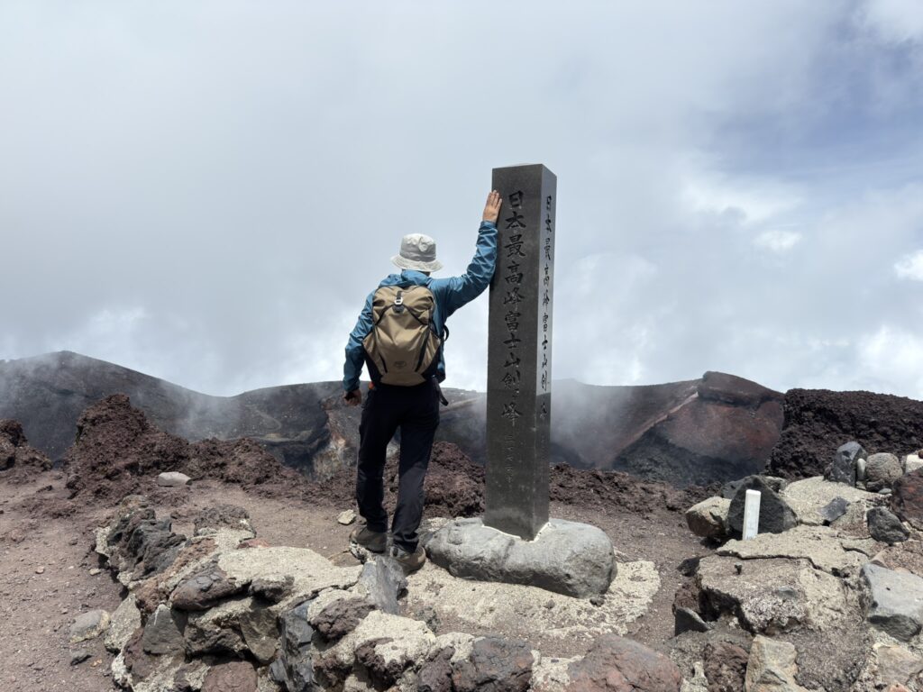 やりましたね!2回目の富士山 この日は空いてて待たずに撮影できた!