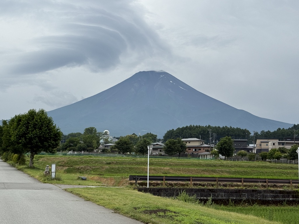 富士吉田からの富士山「あのてっぺんに登ったんだよな。。」