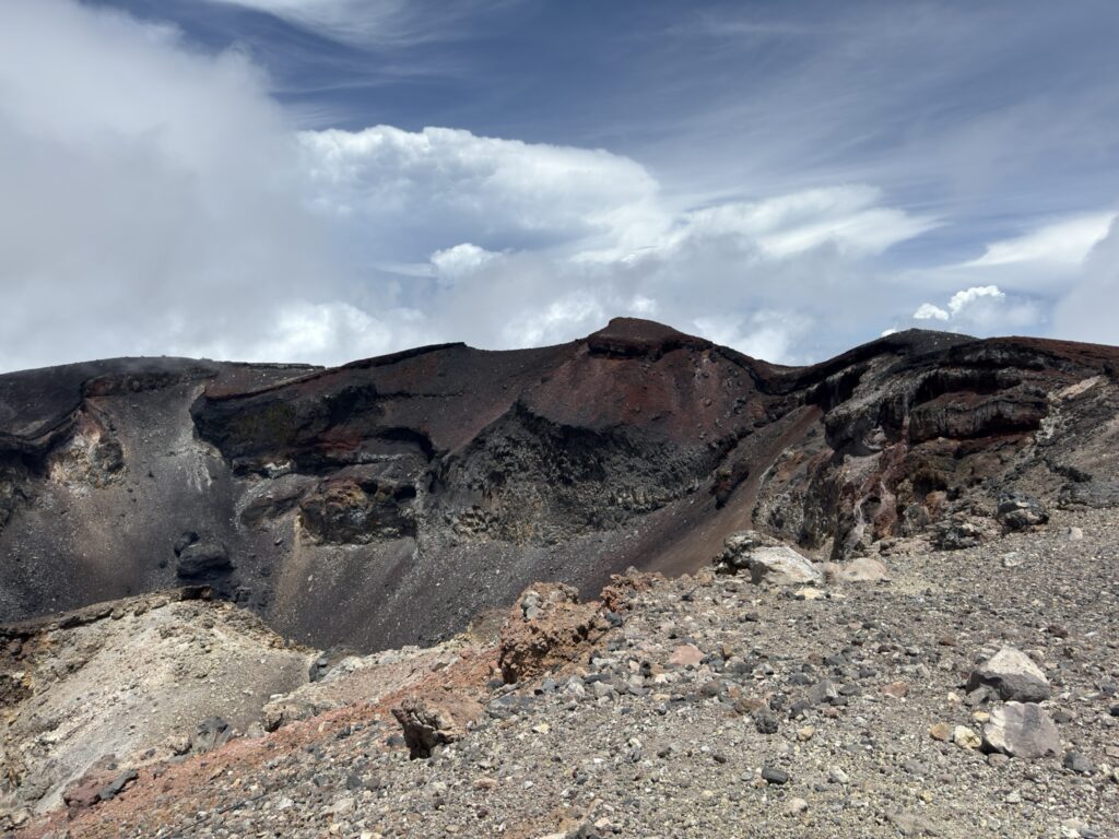 富士山の火口は、別世界ですな