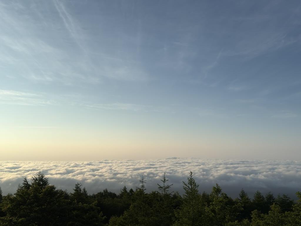 高山病になると景色も楽しめませんよ!(五合目からの雲海)