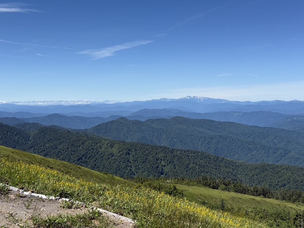 写真中央が白山(五光岩ベンチ付近で撮影)