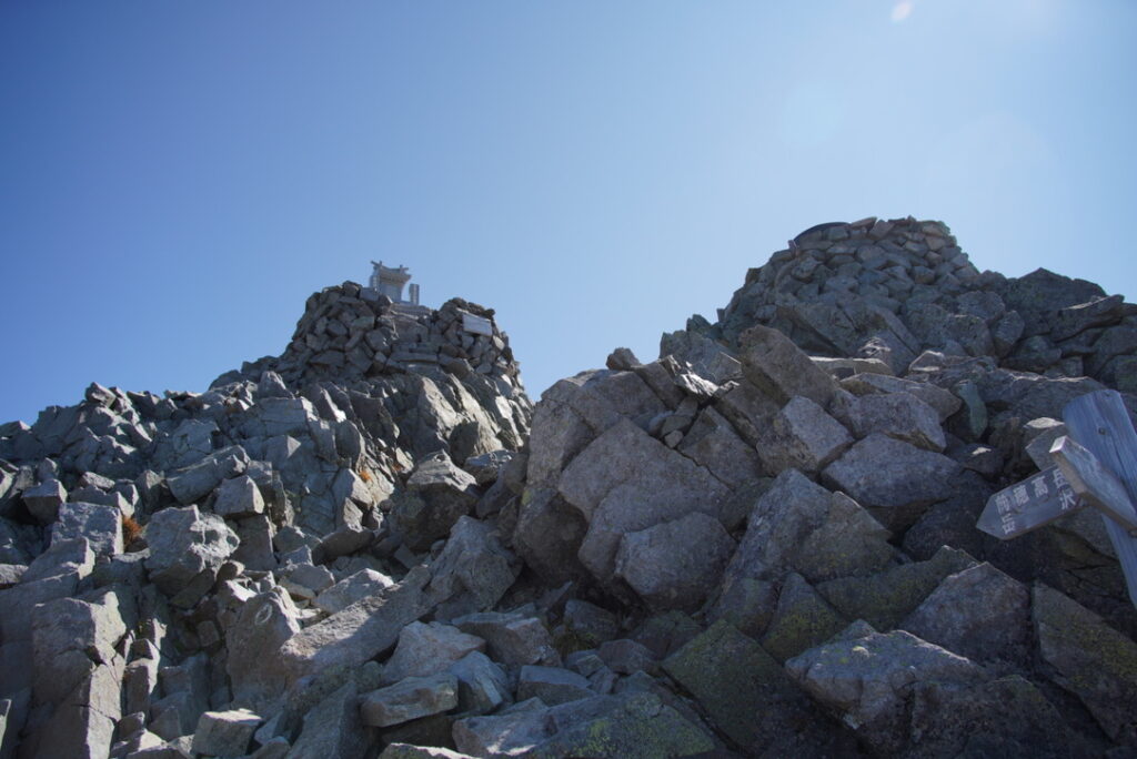 着きました！奥穂高岳、山頂です（奥穂高岳山頂で撮影）