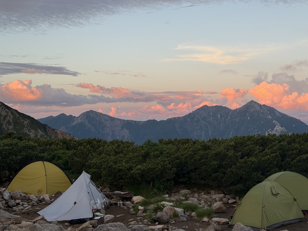 テント場でこんな夕焼け、最高ですね!☺️(五色ヶ原テント場で撮影)
