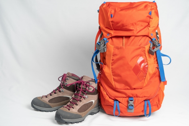 登山用ザックと登山靴のイメージ写真「登山用のザック（リュックサック）は千差万別、どれを選んだらいいの？」