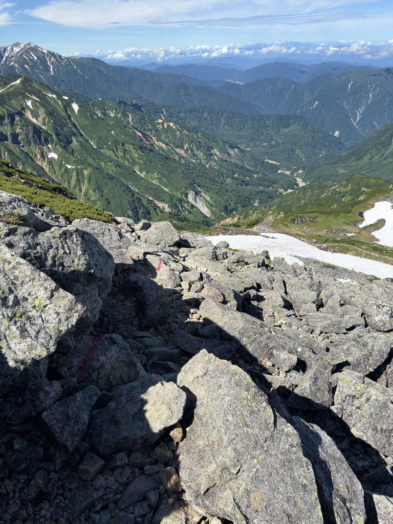 浄土山から室堂山展望台への急坂 岩のくだり慎重に。。(浄土山から室堂山の間で撮影)