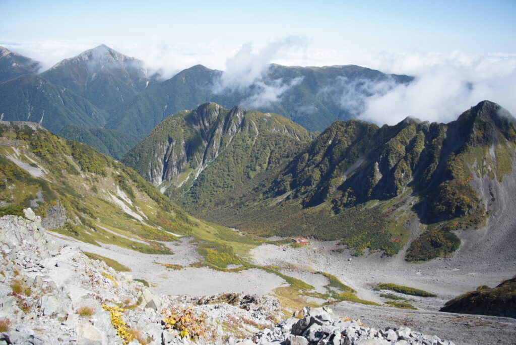 穂高岳山荘から見る涸沢カール（穂高岳山荘から撮影）