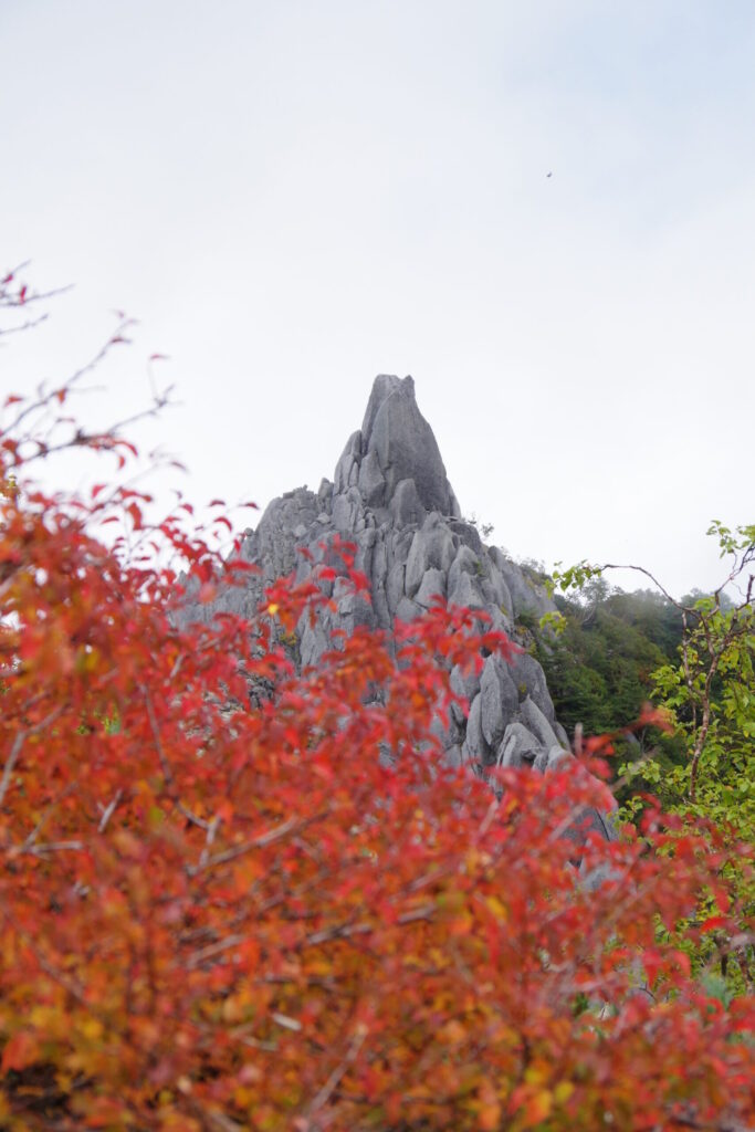 9月中旬の鳳凰三山・地蔵岳のオベリスク(鳳凰三山・観音岳と地蔵岳の間で撮影)