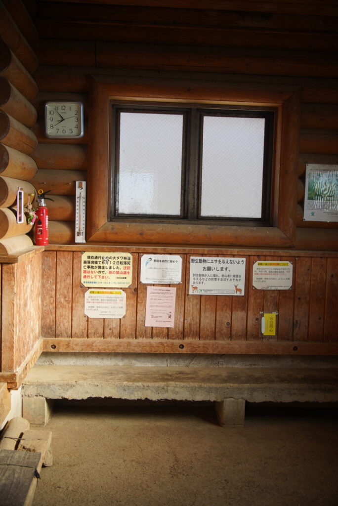 避難小屋　内部（雲取山避難小屋で撮影）
