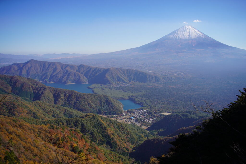 王岳山頂付近からの富士山、西湖