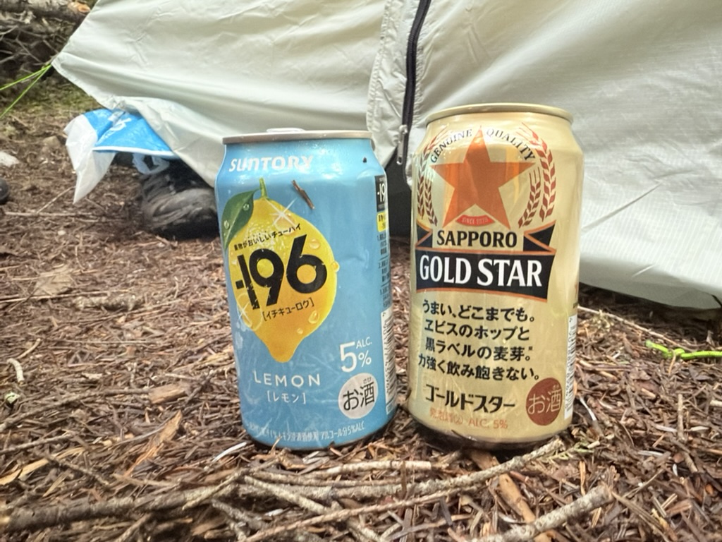 重くてもアルコールは絶対持ってくる！笑（桧横手山で撮影）