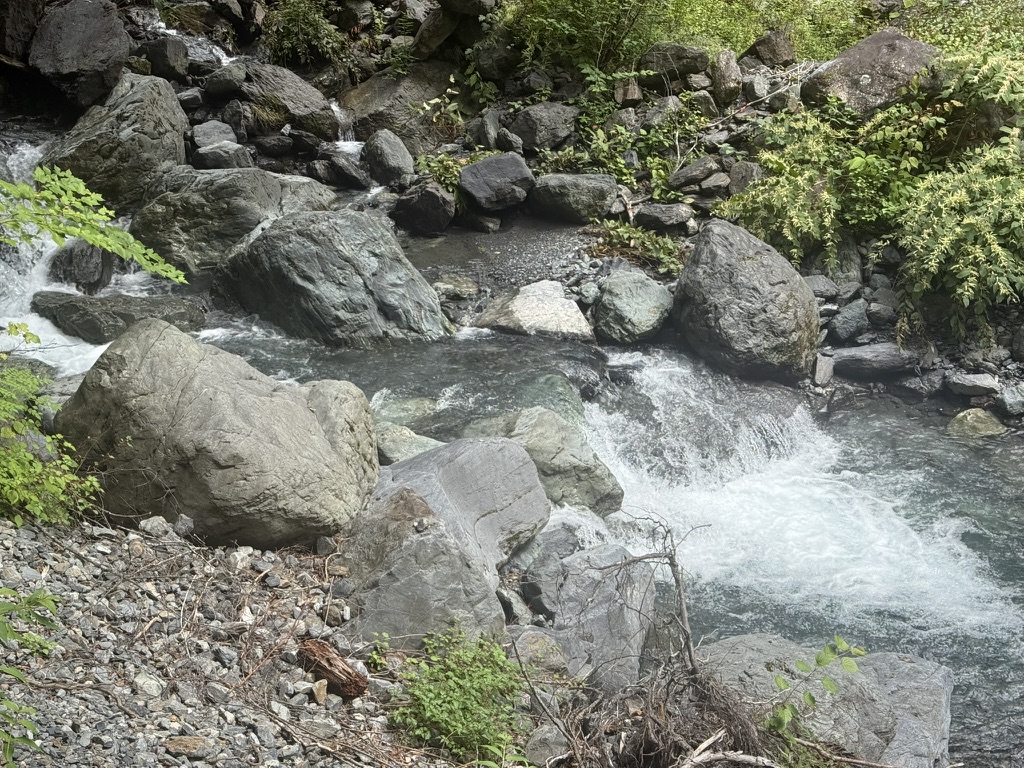 広河原到着！早速、水をチャージ！（広河原で撮影）