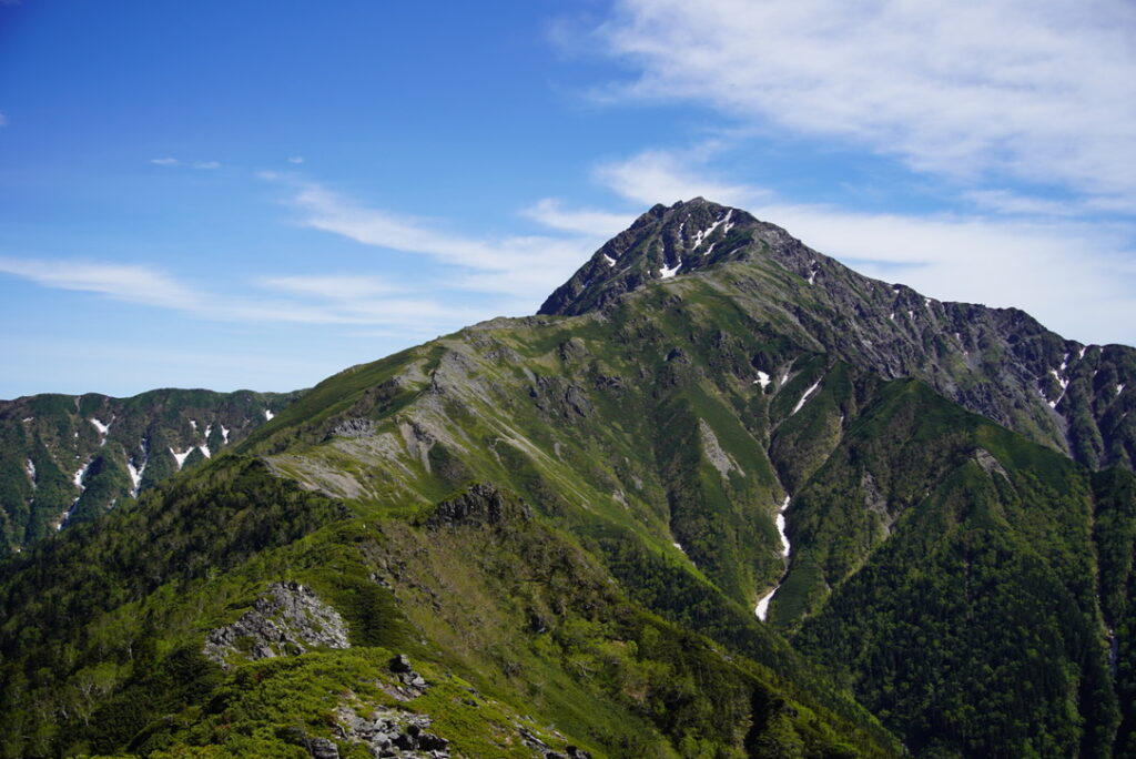 日本第2位の高山・北岳（小太郎山から撮影）