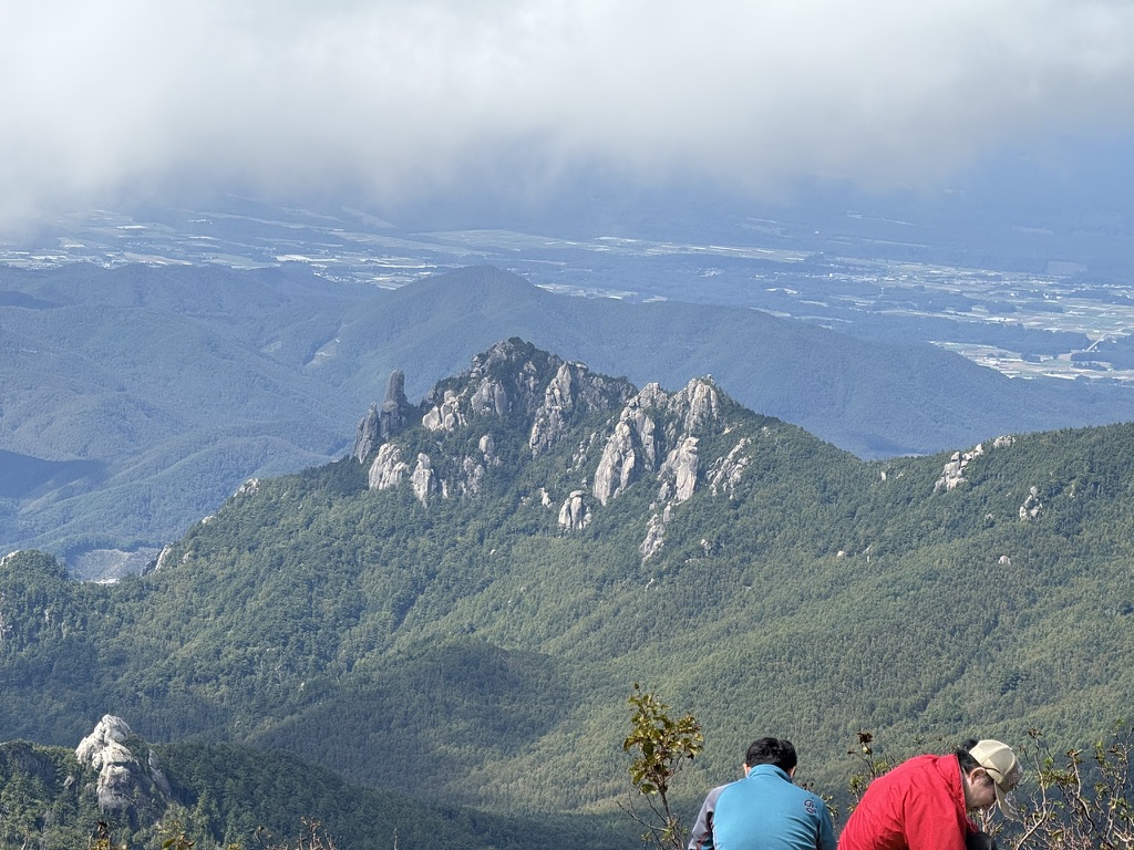 この日は雲がかかってて、かろうじて瑞牆山だけ見れました！（金峰山山頂で撮影）