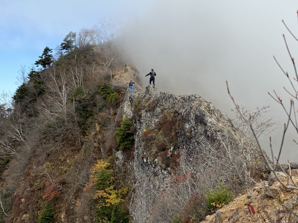 戸隠山登山の核心部・蟻の塔渡り😱(戸隠山・蟻の塔渡りで撮影)