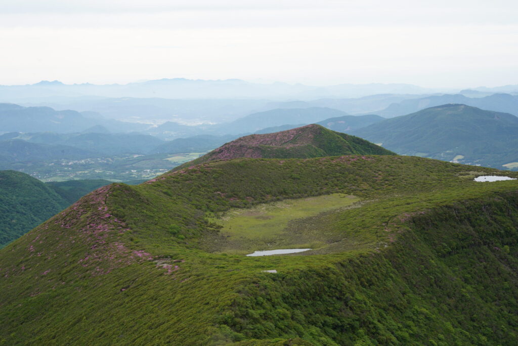 山頂付近に見える「米窪」(大船山山頂付近で撮影)