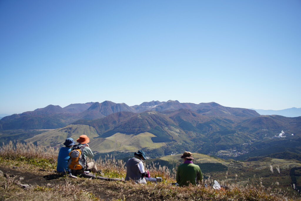 九州の三百名山・涌蓋山 山頂からは「くじゅう連山」が一望(涌蓋山山頂から撮影)