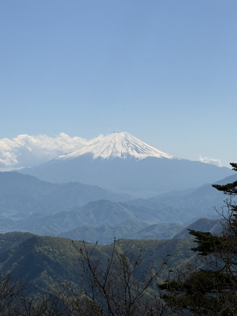 山頂からの富士山(三頭山山頂で撮影)