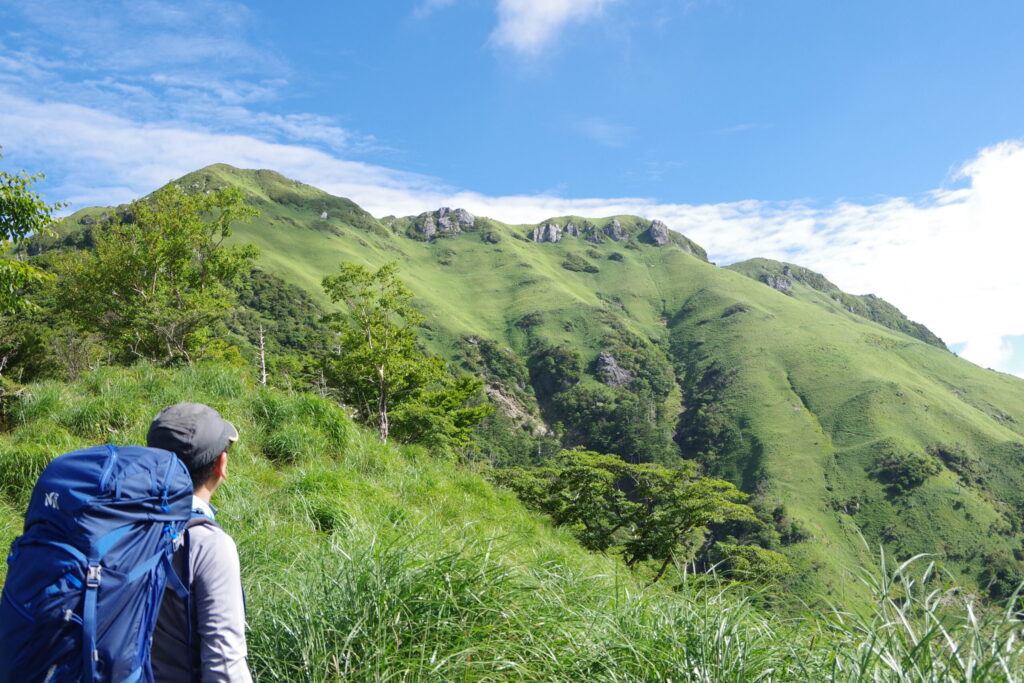 「緑」っていろんな色があるんですね😄（三嶺南側から撮影）