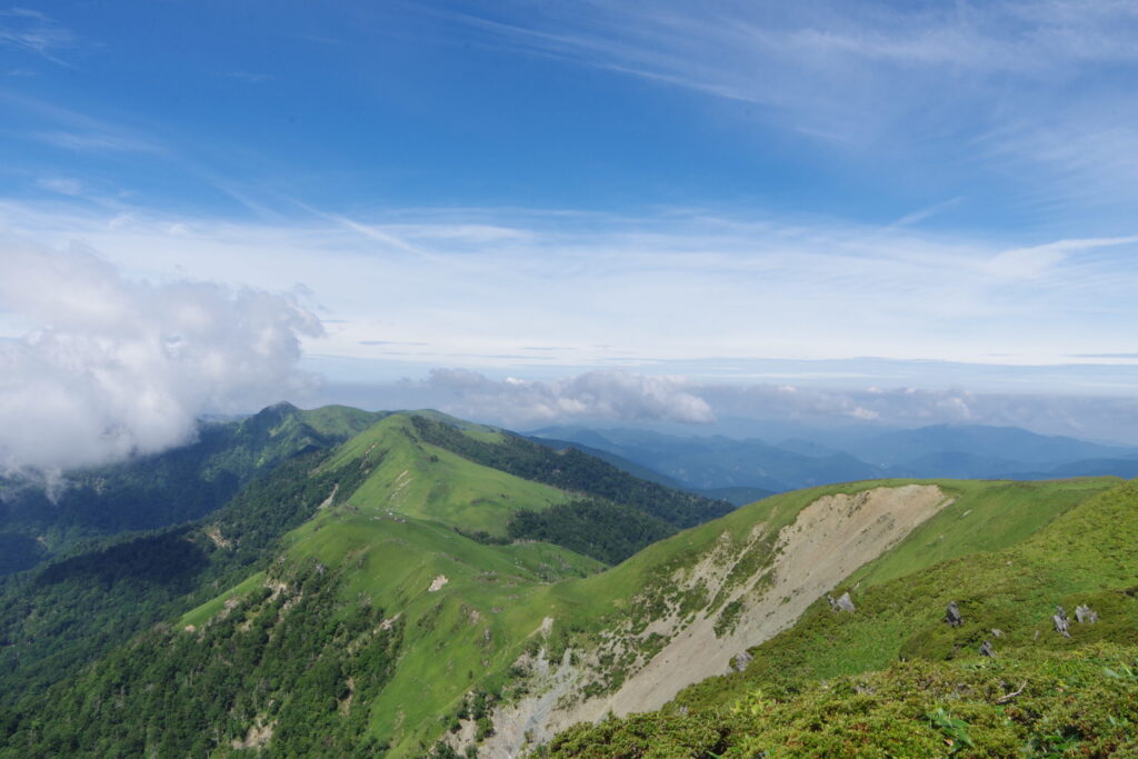 8月、晴れた日の三嶺は最高です🙌（三嶺山頂付近で撮影）