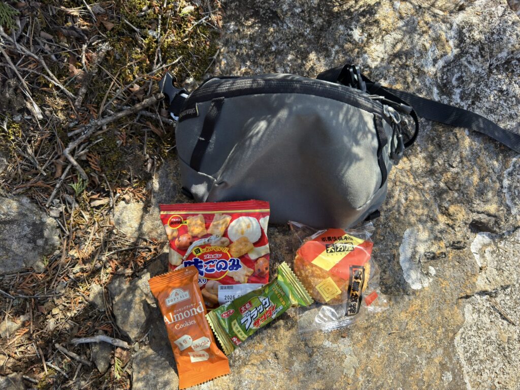 ポーチいっぱいの行動食（笑）