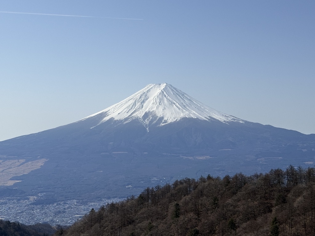 三ツ峠山からの富士山　真正面から楽しめます！（三ツ峠山で撮影）