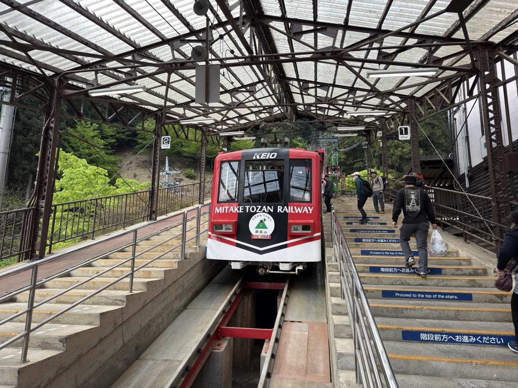 御岳登山鉄道のケーブルカー（滝本駅で撮影）