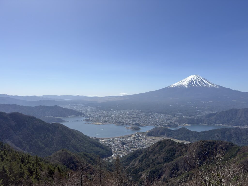 晴れていればこんな絶景が楽しめます!ツインテラスからの富士山と河口湖