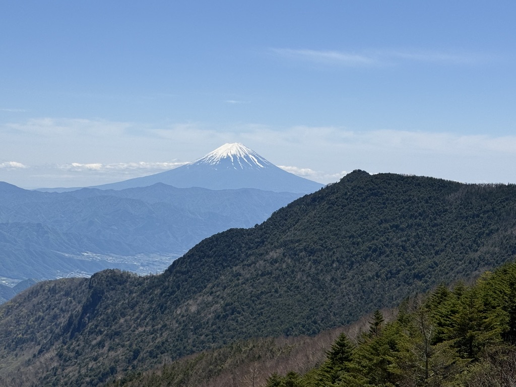 先ほどと替わって、右に乾徳山（牛首のタルで撮影）