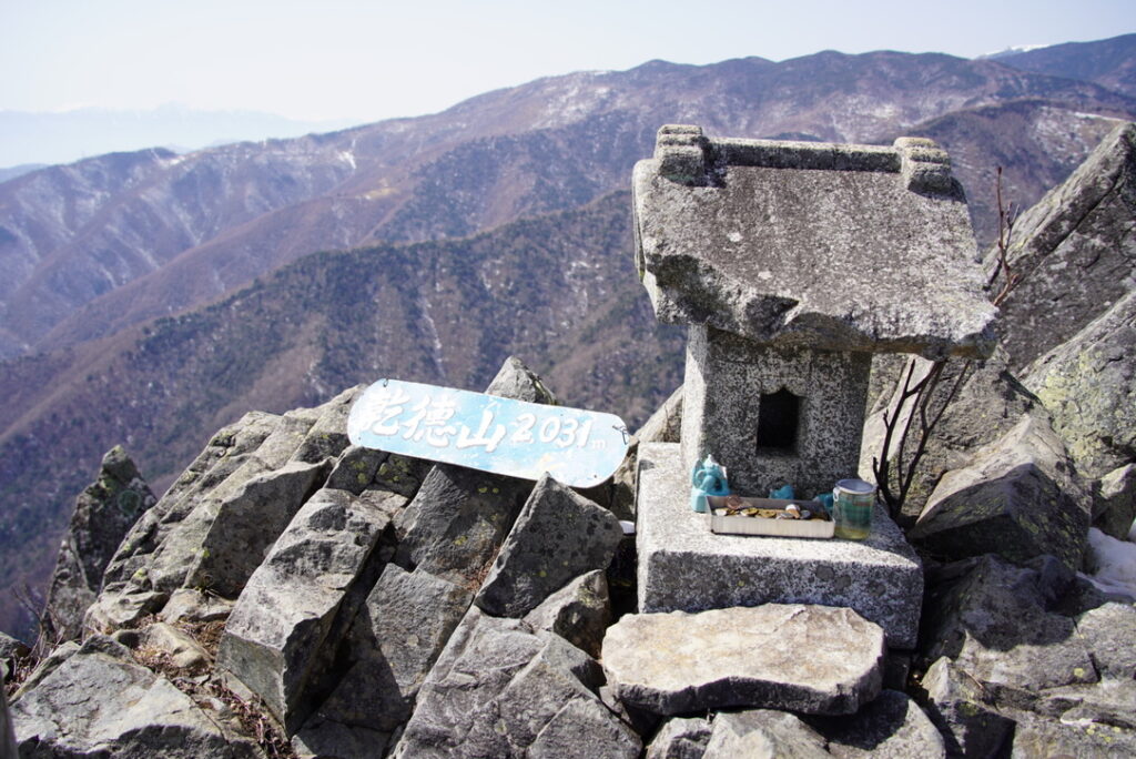 2022年3月に登った乾徳山　残雪が残ってる中での登山でした