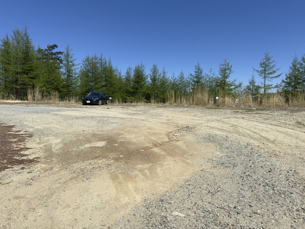 黒金山登山口　約30台停めれます（黒金山登山口駐車場で撮影）