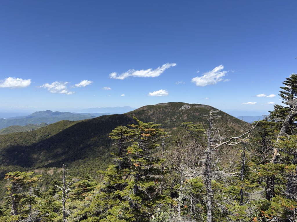 三宝山 埼玉県の最高峰(甲武信ヶ岳で撮影)
