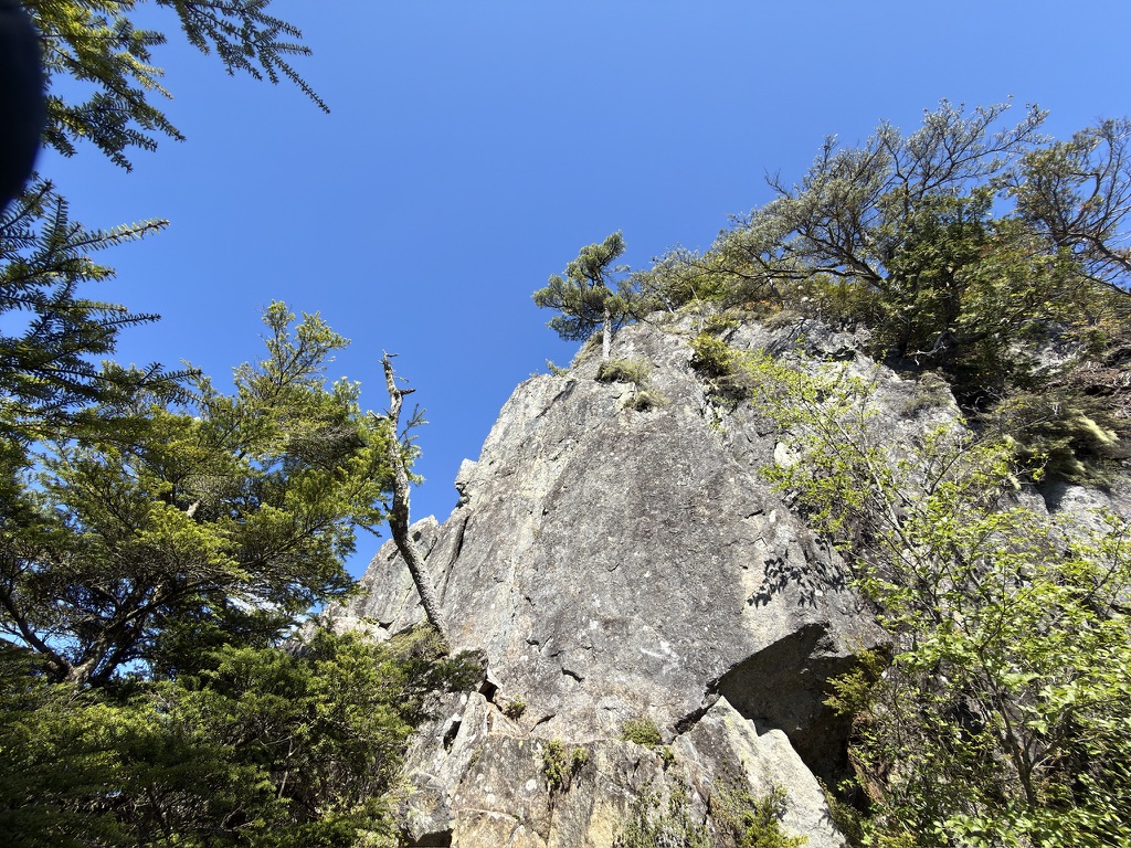 鶏冠山　第三岩峰（第三岩峰で撮影）