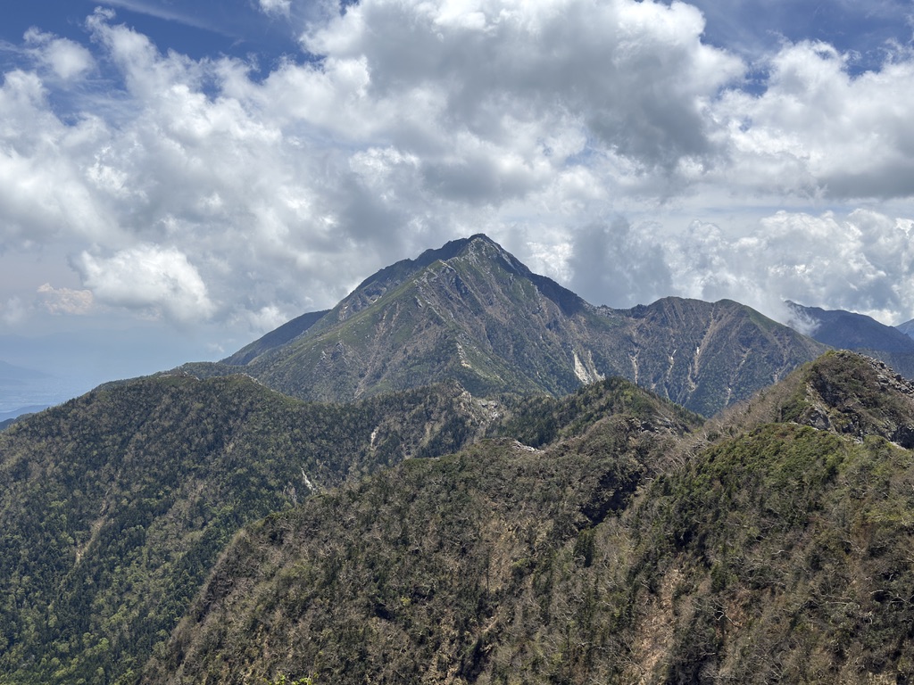 甲斐駒ヶ岳 かっこいい!(鋸岳山頂で撮影)