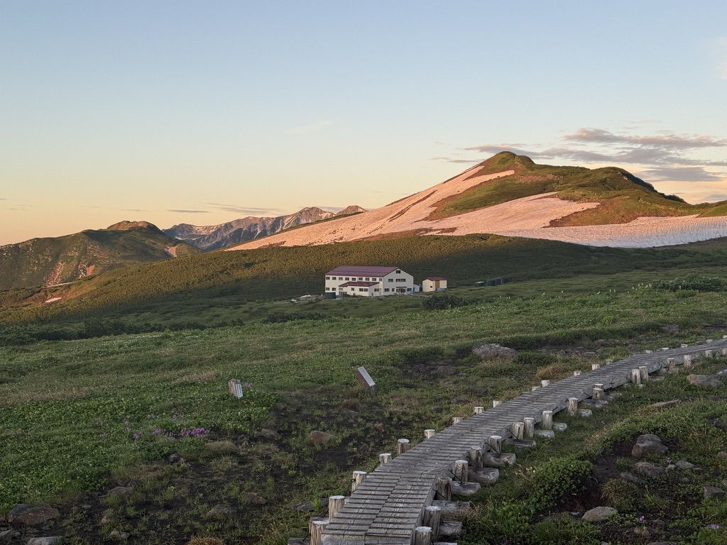 朝の五色ヶ原山荘（五色ヶ原で撮影）