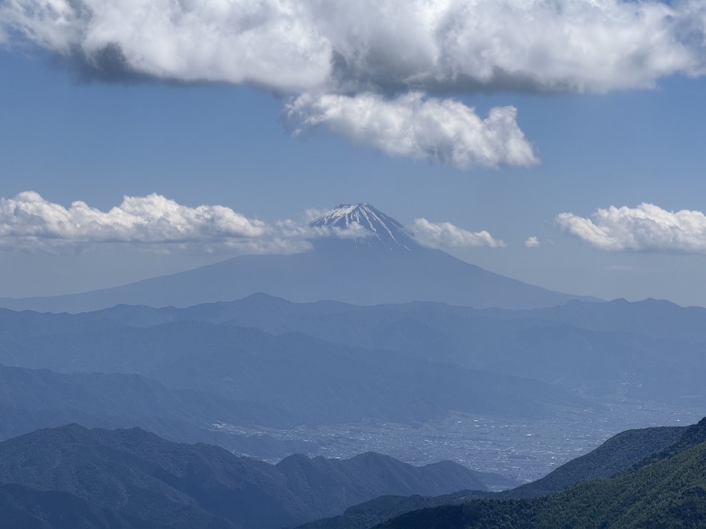 戸渡尾根のビュースポットからは、富士山見れました😢(戸渡尾根で撮影)