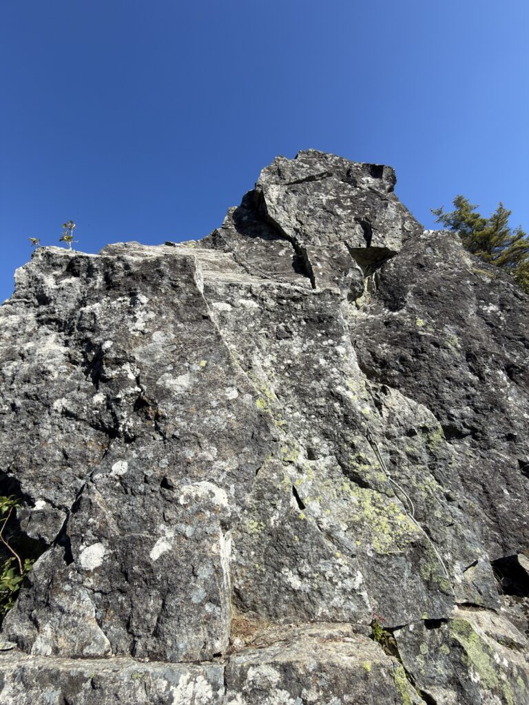 これもデカい！第二岩峰（第二岩峰で撮影）