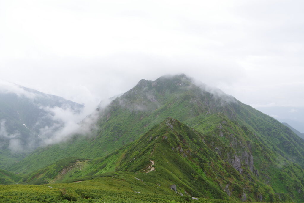 午後からの雨 高山ではあるあるです(中央アルプス・三ノ沢岳で撮影)