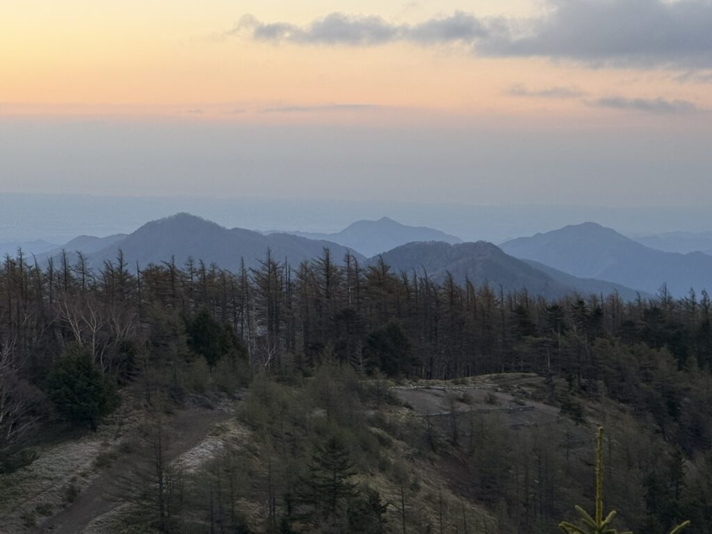 昨日歩いた石尾根 奥に大岳山と御前山