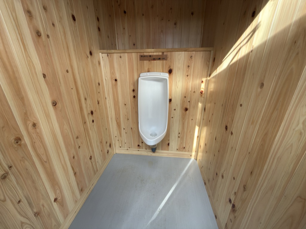 男性用の小便器もあります