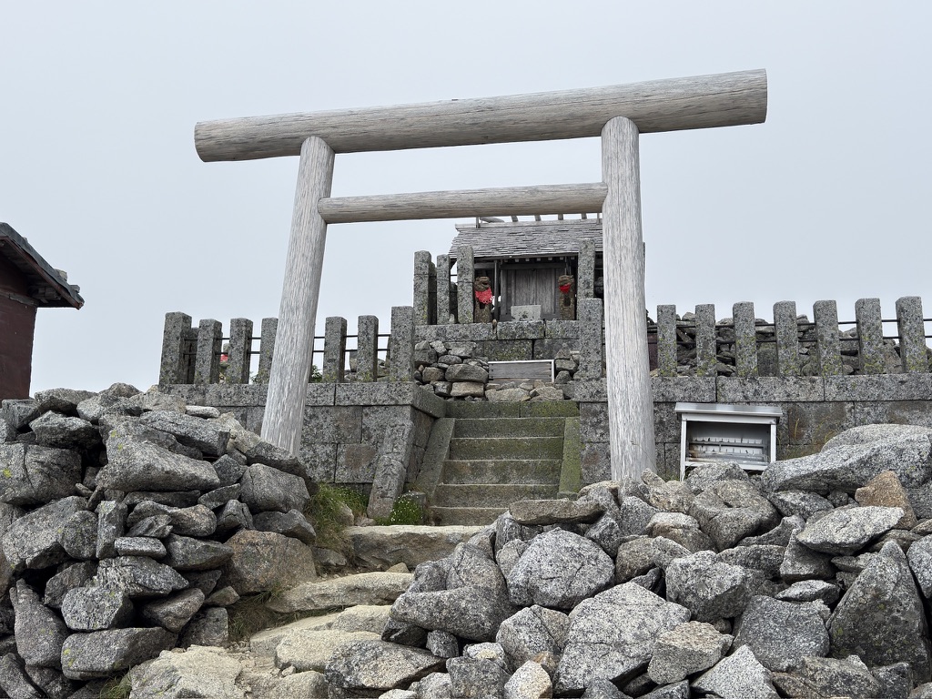 木曽駒ヶ岳山頂にある木曽駒ヶ嶽神社
