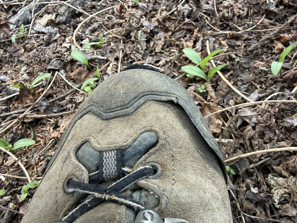 ZGトレックのつま先ラバーがアッパーから剥がれかけている部分の写真