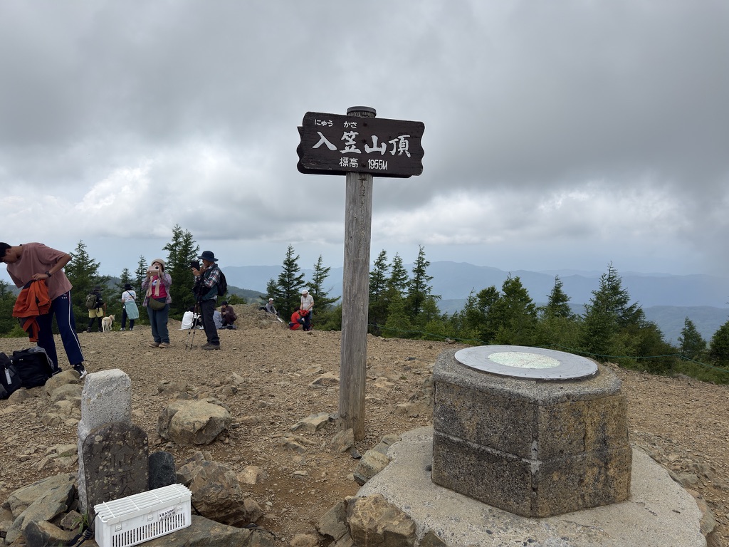 入笠山、登頂⛰️　山頂は広々としています